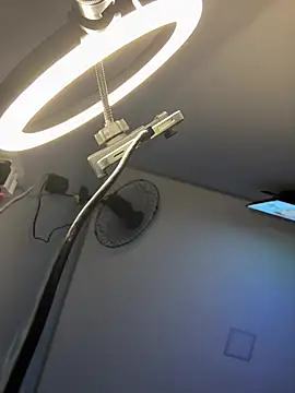 amandachuchuca online show from 4, 3, 2026