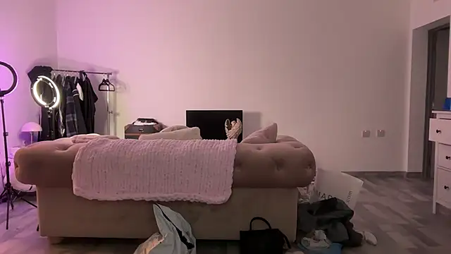 Naughtyblondex online show from 24, 4, 2026