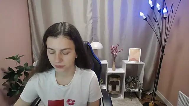 Snapshot of MistyBree chatting on 4, 6, 2026 MistyBree online show from 4, 6, 2026