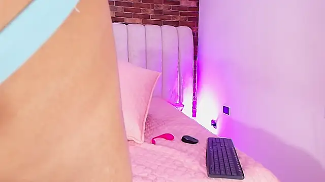 sofi velezz online show from 27, 4, 2026