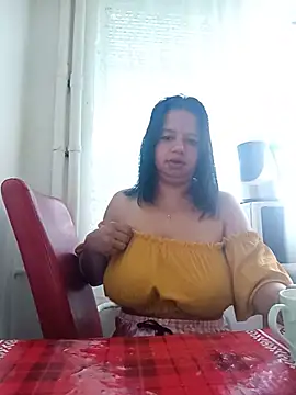 Snapshot of roxana_e43 chatting on 9, 6, 2026 roxana e43 online show from 9, 6, 2026