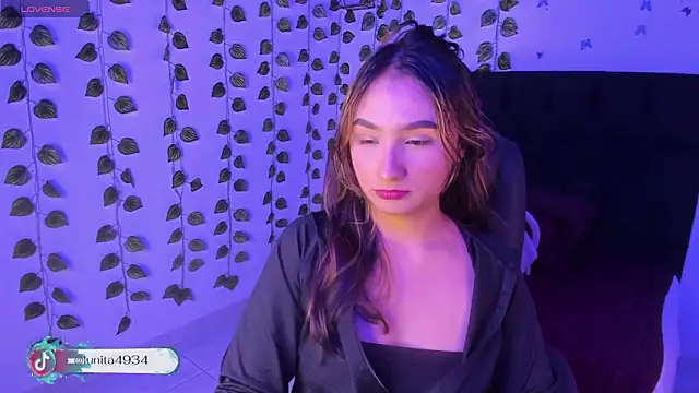 charlotte keyss online show from 10, 3, 2026