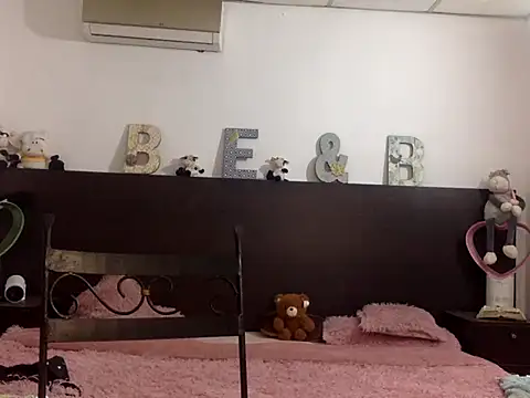 Snapshot of mommy-Milf chatting on 3, 3, 2026 mommy-Milf online show from 3, 3, 2026