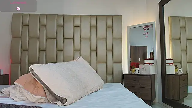 ZoeBarlove online show from 10, 3, 2026