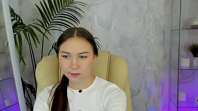 OliviaLang online show from 4, 3, 2026