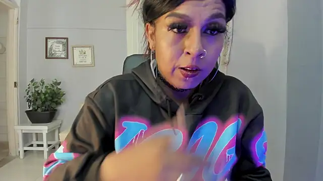 Nahomy Collins  online show from 2, 4, 2026