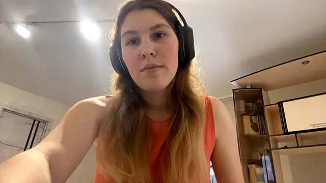 JoanieMochel online show from 13, 3, 2026