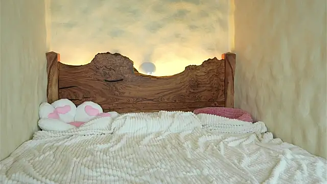 cyberl0ve  online show from 8, 4, 2026