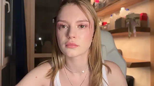 cyberl0ve  online show from 29, 4, 2026