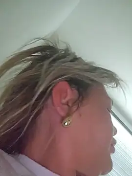 CarmenCapricorn online show from 3, 3, 2026