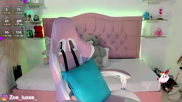 Zoe Luxxe  online show from 26, 3, 2026