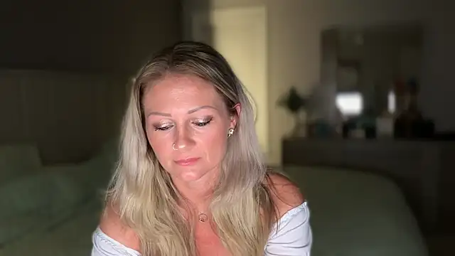 BlondeMilf82 online show from 18, 6, 2026