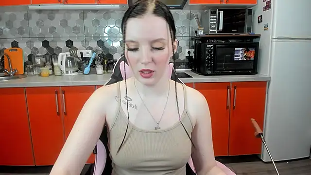 Snapshot of Mary_Blu chatting on 1, 2, 2025 Mary Blu online show from 1, 2, 2025