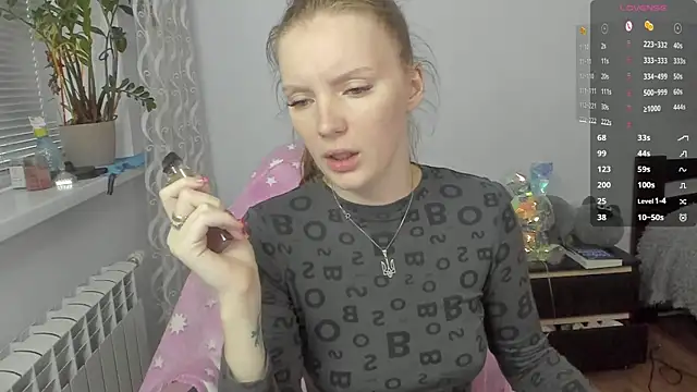 Snapshot of Mary_Blu chatting on 27, 10, 2025 Mary Blu online show from 27, 10, 2025