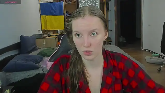 Snapshot of Mary_Blu chatting on 4, 12, 2025 Mary Blu online show from 4, 12, 2025