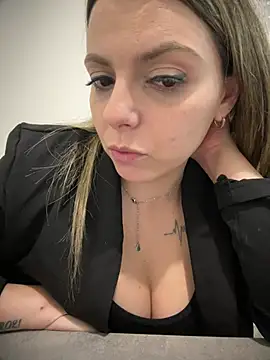 Snapshot of diavola_bionda chatting on 15, 3, 2026 diavola bionda online show from 15, 3, 2026