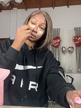 LiaTrainor online show from 23, 3, 2026