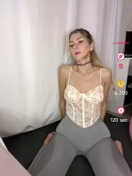 SoniaXOXO online show from 5, 5, 2026