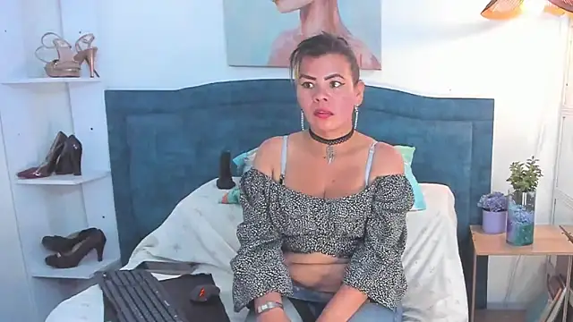 KiaraXMilf online show from 6, 3, 2026