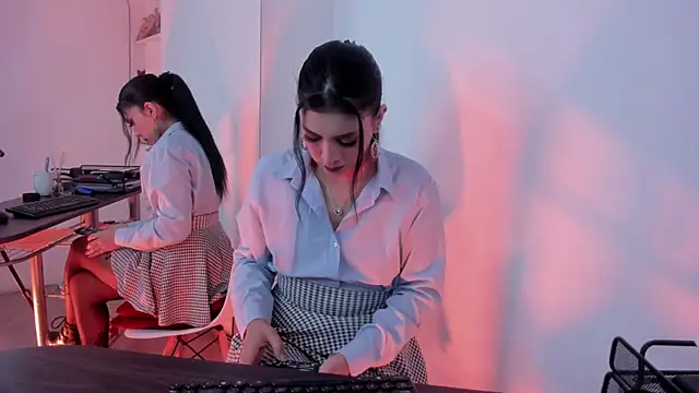 jaade doll online show from 27, 4, 2026