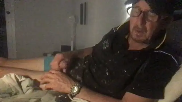 Snapshot of MrBombasticxxx chatting on 28, 5, 2026 MrBombasticxxx online show from 28, 5, 2026