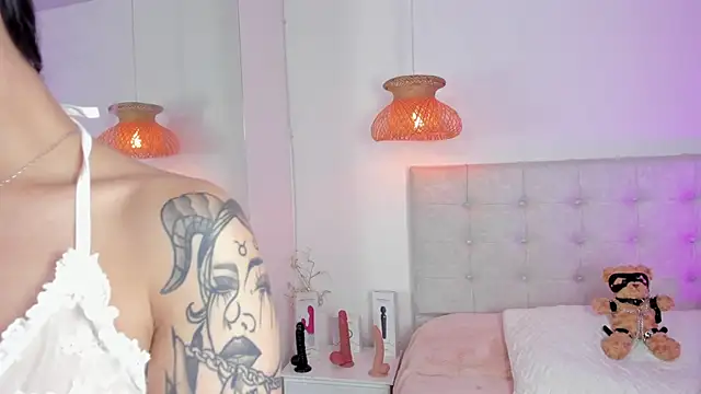 Vanessa cruz 18 online show from 9, 7, 2026