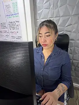 ManuelaVeeleez online show from 22, 4, 2026