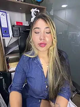ManuelaVeeleez online show from 5, 6, 2026