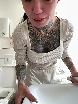 SkinnyLilly online show from 26, 4, 2026