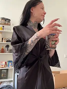 SkinnyLilly online show from 27, 4, 2026