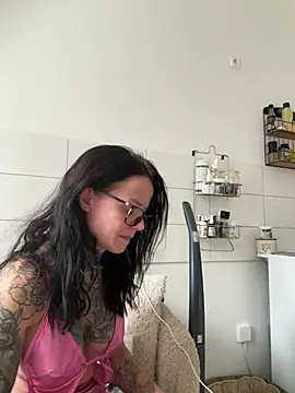 Snapshot of SkinnyLilly chatting on 2, 7, 2026 SkinnyLilly online show from 2, 7, 2026
