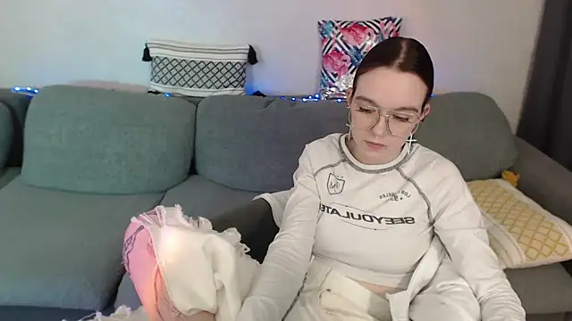 SunyLily online show from 29, 4, 2026