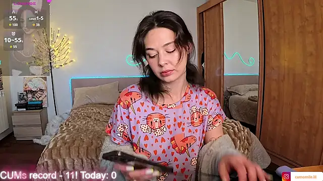 CamomileLil online show from 17, 4, 2026