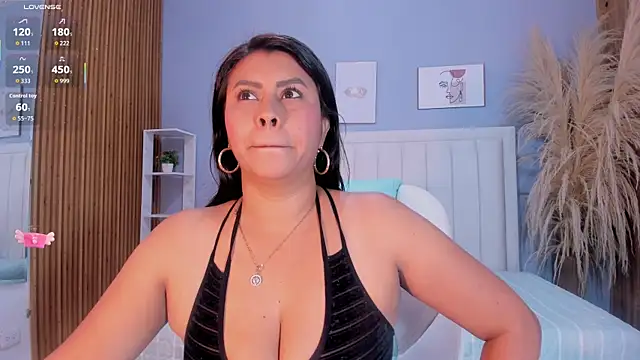 Anthonella Lux online show from 18, 4, 2026