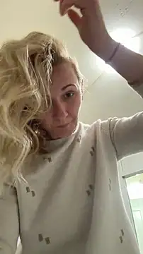 Snapshot of Secret_Ladyx chatting on 4, 5, 2026 Secret Ladyx online show from 4, 5, 2026