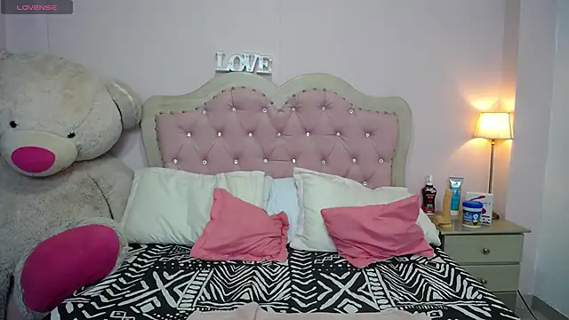 skinny hailey online show from 26, 3, 2026