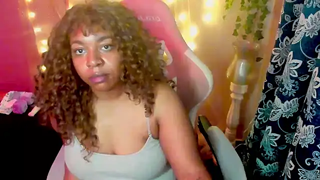 Snapshot of Goddess_MercedesRedd chatting on 11, 4, 2026 Goddess MercedesRedd online show from 11, 4, 2026
