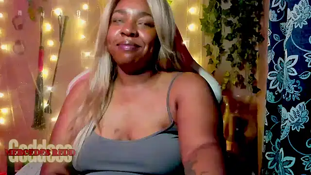 Snapshot of Goddess_MercedesRedd chatting on 6, 6, 2026 Goddess MercedesRedd online show from 6, 6, 2026