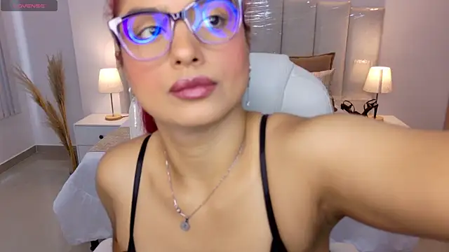 Snapshot of Raven-reyess chatting on 13, 5, 2026 Raven-reyess online show from 13, 5, 2026