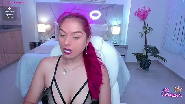 Snapshot of Raven-reyess chatting on 24, 5, 2026 Raven-reyess online show from 24, 5, 2026