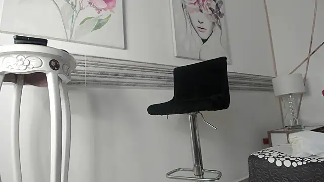 kristen-thomson online show from 25, 4, 2026