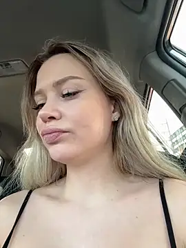 Girl Mia online show from 6, 3, 2026