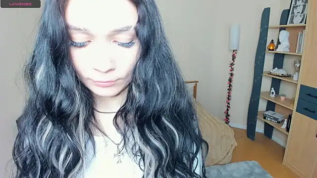 LynnCiprian online show from 15, 4, 2026