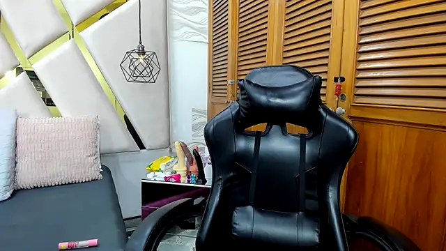 Candy Stormi online show from 21, 4, 2026