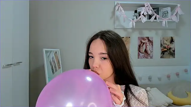 Snapshot of Milly_Lane chatting on 28, 3, 2026 Milly Lane online show from 28, 3, 2026