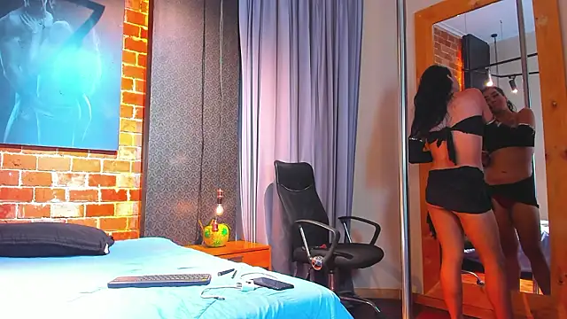 Sienna Dark online show from 25, 3, 2026