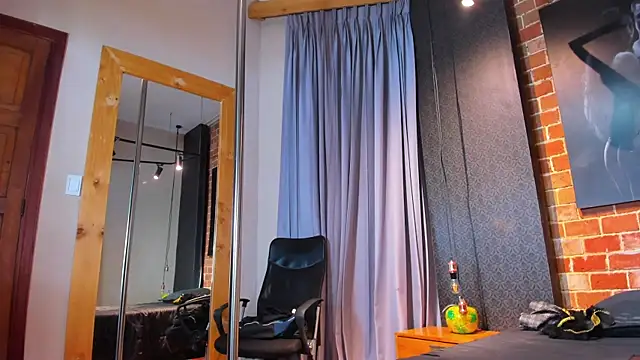 Sienna Dark online show from 4, 4, 2026