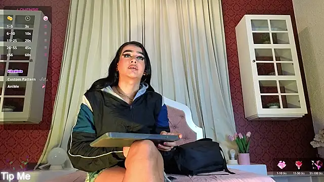 Sienna Dark online show from 17, 4, 2026