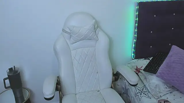 madelinesquirt online show from 24, 4, 2026