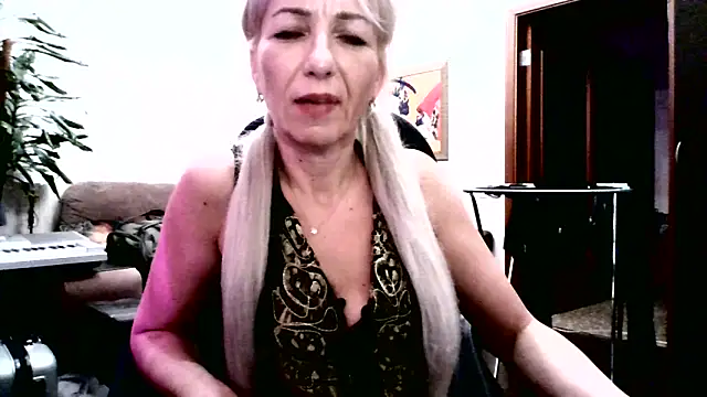 Snapshot of AlisaAngell chatting on 8, 3, 2026 AlisaAngell online show from 8, 3, 2026